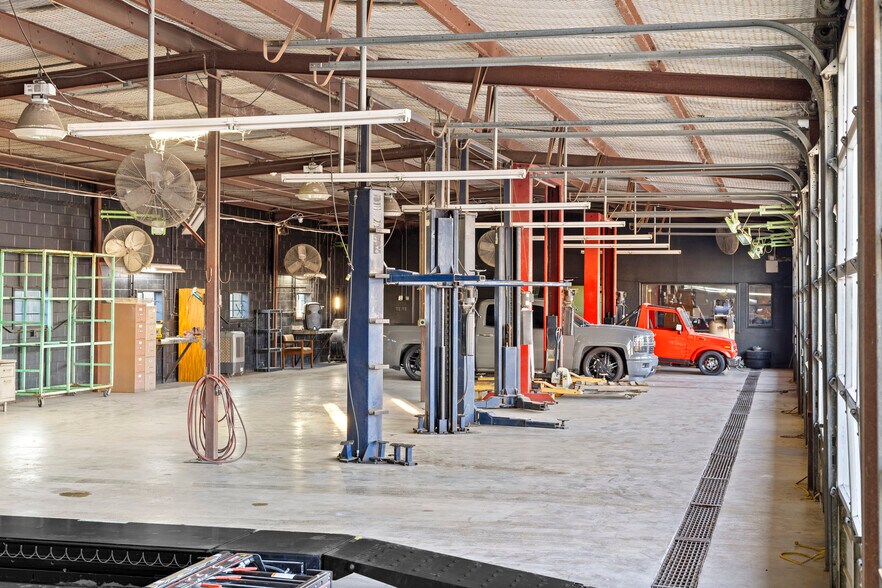 More Photos Of 502 N State Highway 342, Red Oak Industrial For Sale