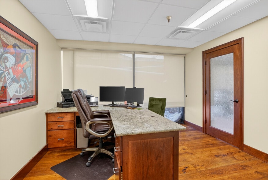 More Photos Of 750 Washington Rd, Mt Lebanon Apartments For Lease