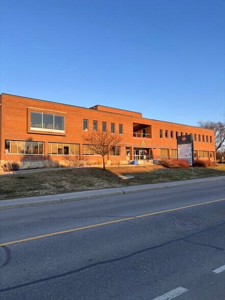 More Photos Of 1815 Alta Vista Dr, Ottawa Office For Lease