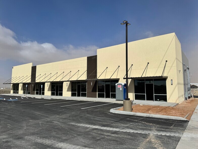 More Photos Of 15000 Edgemere, El Paso Storefront For Lease