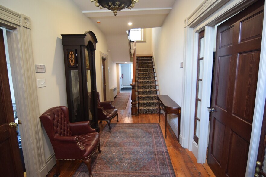 More Photos Of 68 E Court St, Doylestown Office For Lease