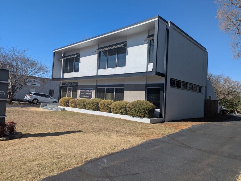 Primary Photo Of 784 Prince Ave, Athens Medical For Sale