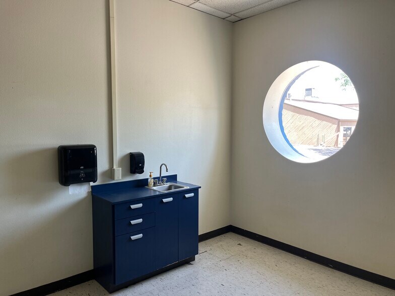 More Photos Of 2651 W 11th Street Rd, Greeley Light Distribution For Sale