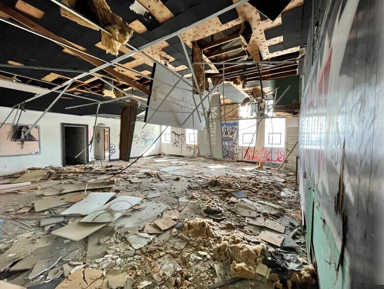 More Photos Of 335 W 14th St, Anderson Religious Facility For Sale