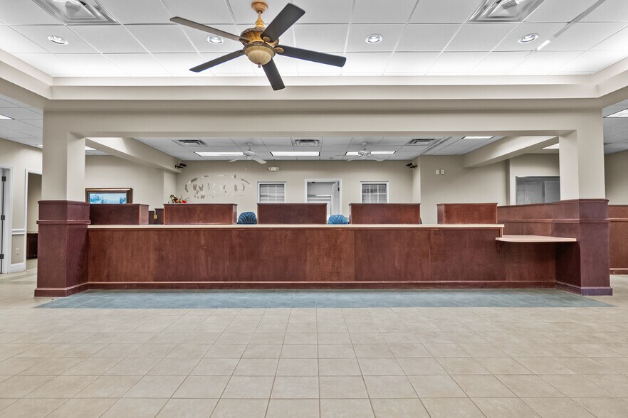 More Photos Of 239 Cedric St, Leesburg Office For Sale