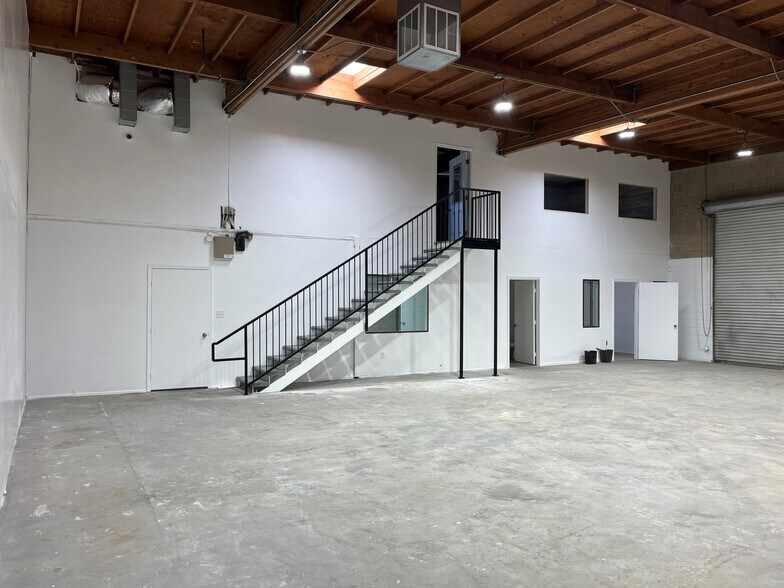 More Photos Of 817-873 W 9th St, San Jacinto Warehouse For Lease