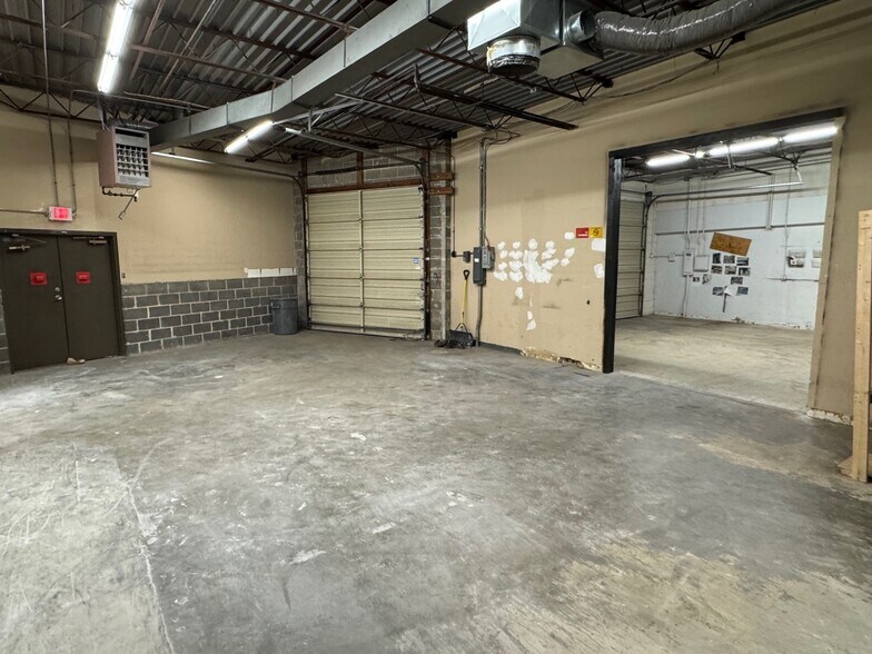 More Photos Of 907-929 Fee Fee Rd, Maryland Heights Light Distribution For Lease