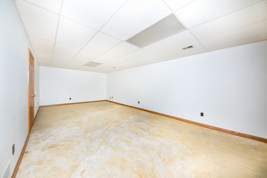 More Photos Of 1189 Pineview Dr, Morgantown Medical For Lease