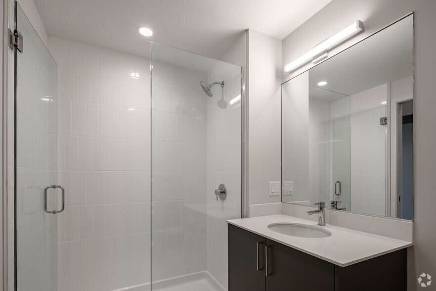 More Photos Of 670 N May St, Chicago Apartments For Lease