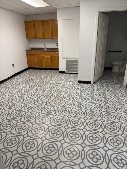 More Photos Of 31007-a W IH-10, Boerne Unknown For Lease