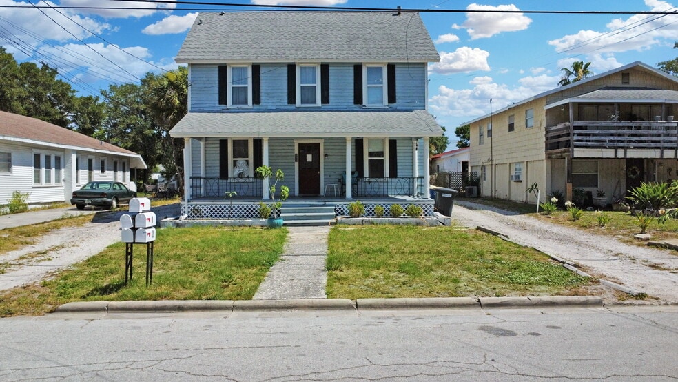 More Photos Of 822 Grand Central St, Clearwater Apartments For Sale