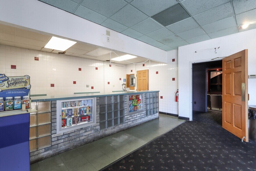 More Photos Of 1601 6th Ave, Stevens Point Freestanding For Lease