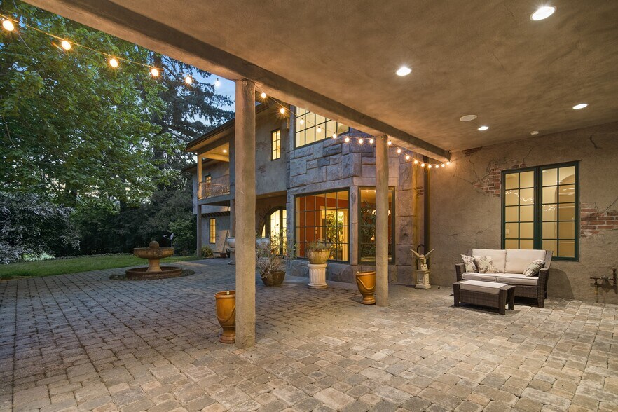 More Photos Of 1500 SE Waverly Dr, Portland Office Residential For Sale