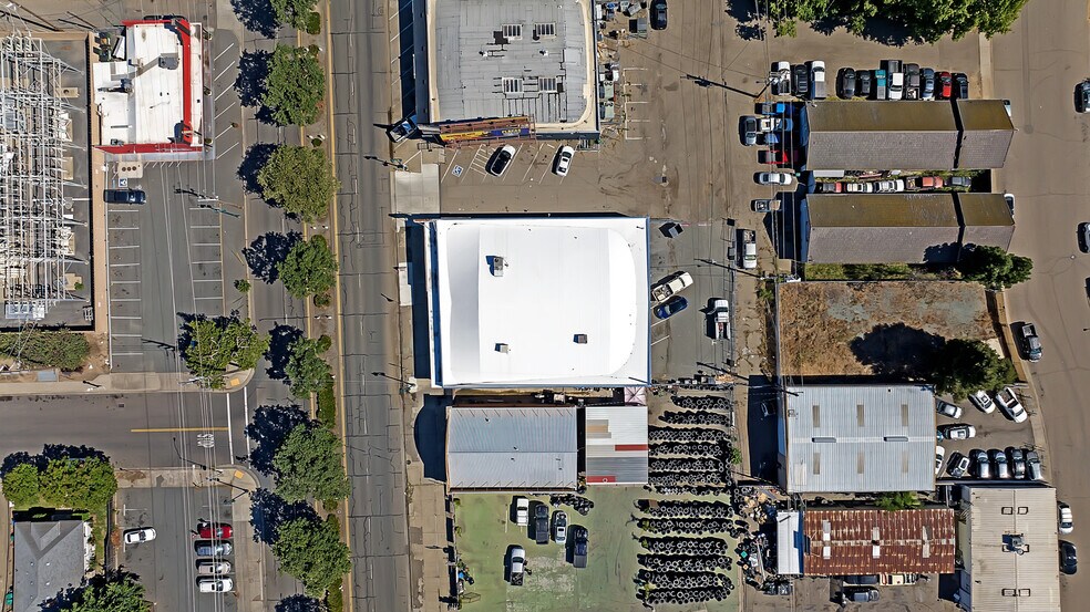 More Photos Of 200 N Cherokee Ln, Lodi Storefront For Sale