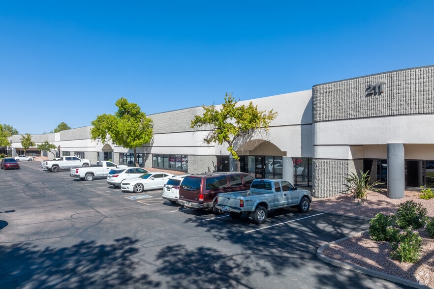 More Photos Of 211-381 E Chilton Dr, Chandler Warehouse For Lease