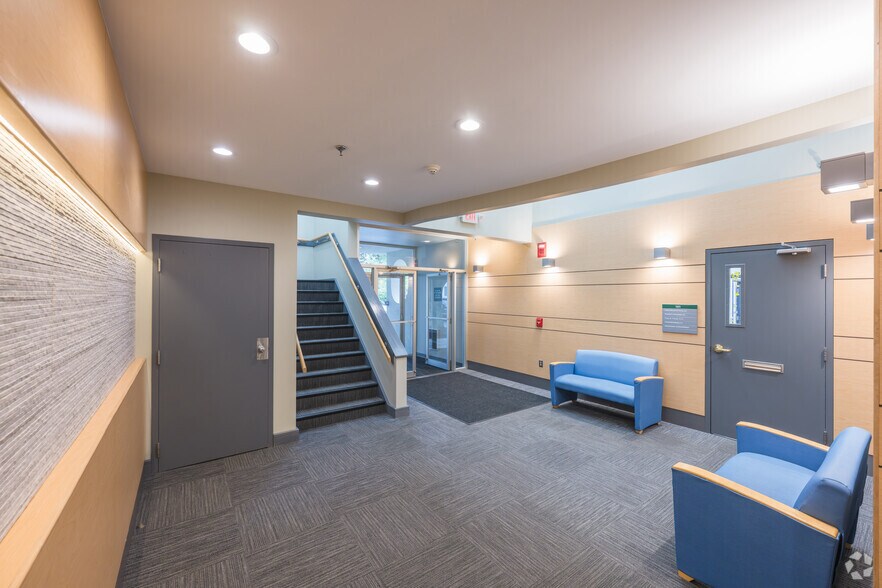 More Photos Of 49 State Rd, North Dartmouth Medical For Lease