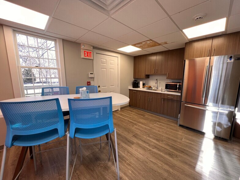 More Photos Of 16 Long Sands Rd, York Medical For Lease