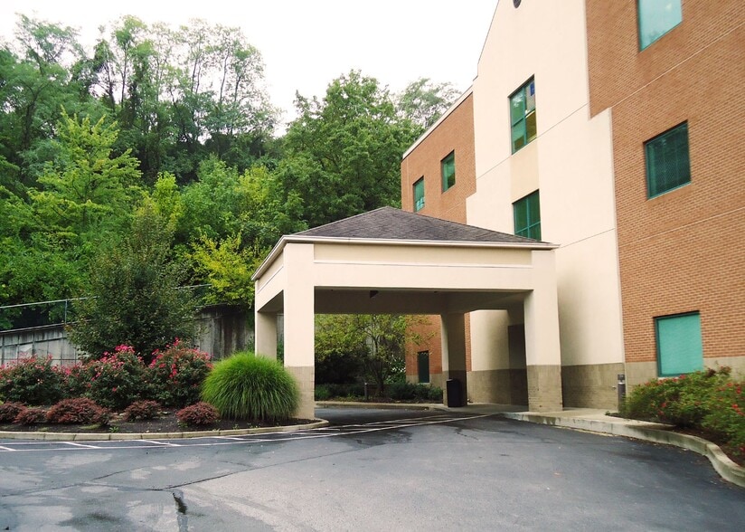More Photos Of 525 Alexandria Pike, Southgate Medical For Lease