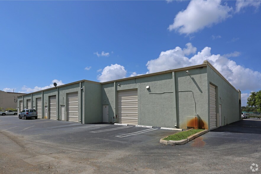 More Photos Of 3100 S Congress Ave, Boynton Beach Showroom For Lease