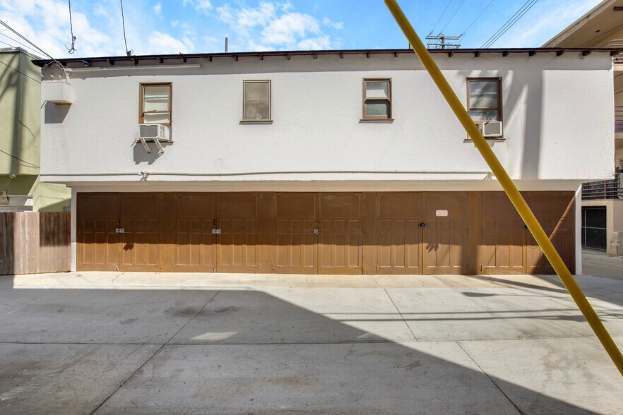 More Photos Of 209 Mira Mar Ave, Long Beach Multifamily For Sale