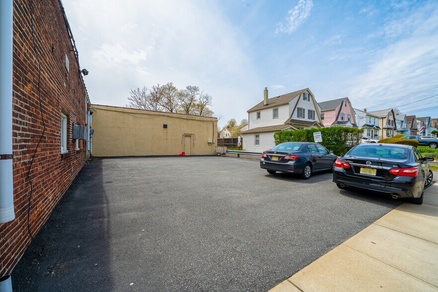 More Photos Of 277 Hackensack Ave, Wood-Ridge Freestanding For Sale