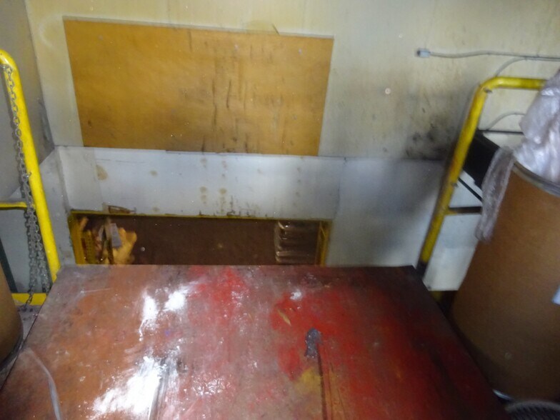 More Photos Of 3146 Marion St, Laureldale Manufacturing For Sale