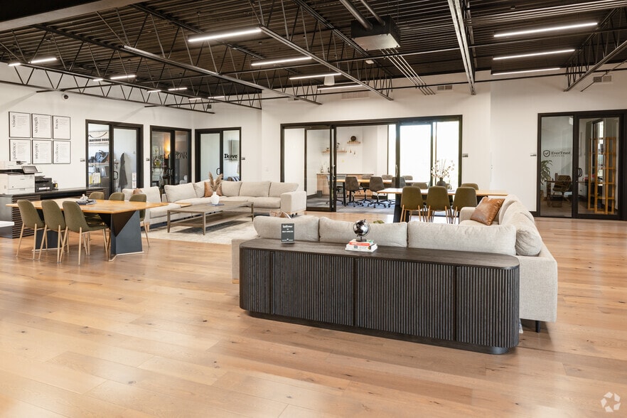 More Photos Of 220 W Bridge St, Dublin Office For Lease