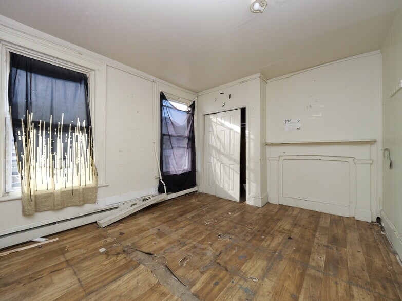 More Photos Of 170 Chambers St, Newburgh Apartments For Sale