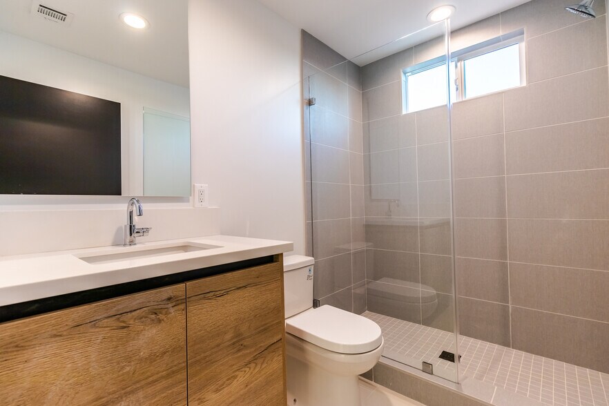 More Photos Of 5014 Pickford St, Los Angeles Apartments For Sale