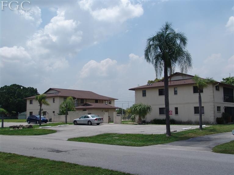 More Photos Of 1318-1322 SE 40th Ter, Cape Coral Apartments For Sale