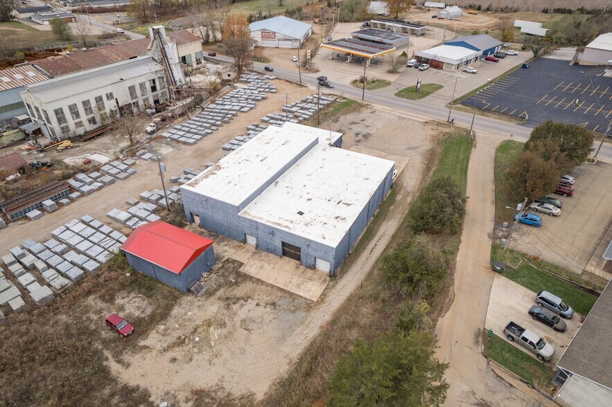 More Photos Of 519 Benham St, Bonne Terre Light Manufacturing For Sale