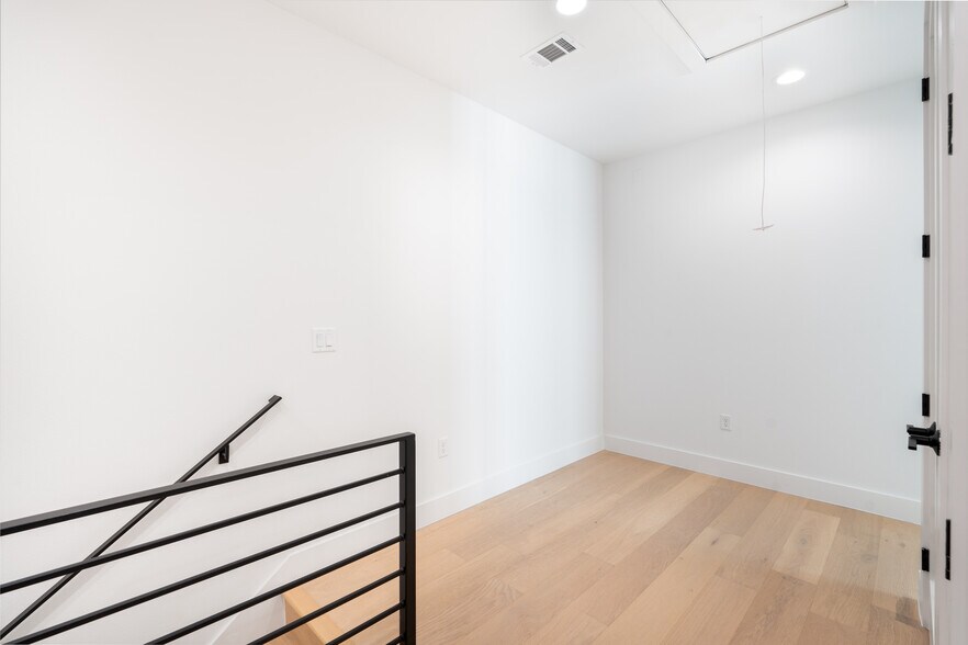 More Photos Of 3001 E 51st St, Austin Apartments For Sale