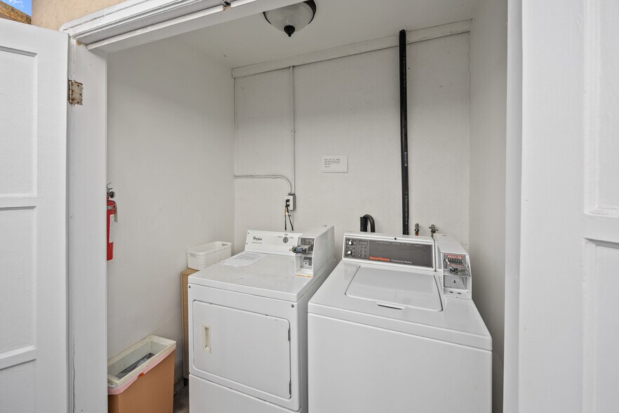 More Photos Of 3017 4th St, Santa Monica Apartments For Sale