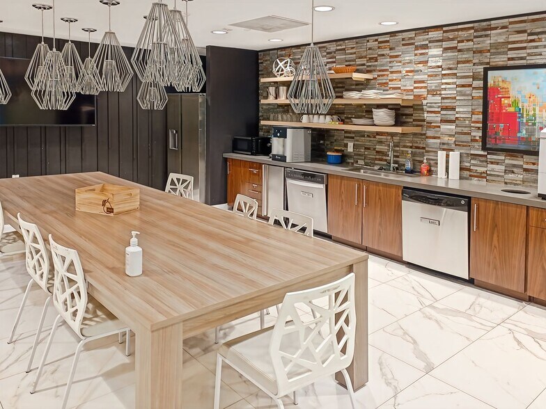 More Photos Of 1050 Connecticut Ave NW, Washington Coworking Space