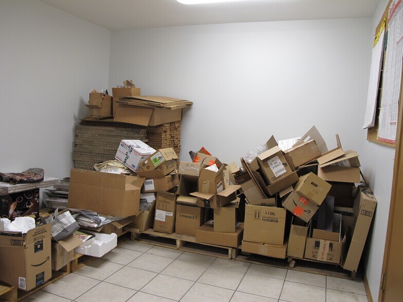 More Photos Of 713 E Main St, Waukon Manufacturing For Sale