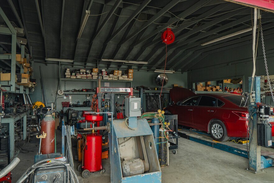More Photos Of 6886 Santa Fe Dr, Winton Auto Repair For Sale