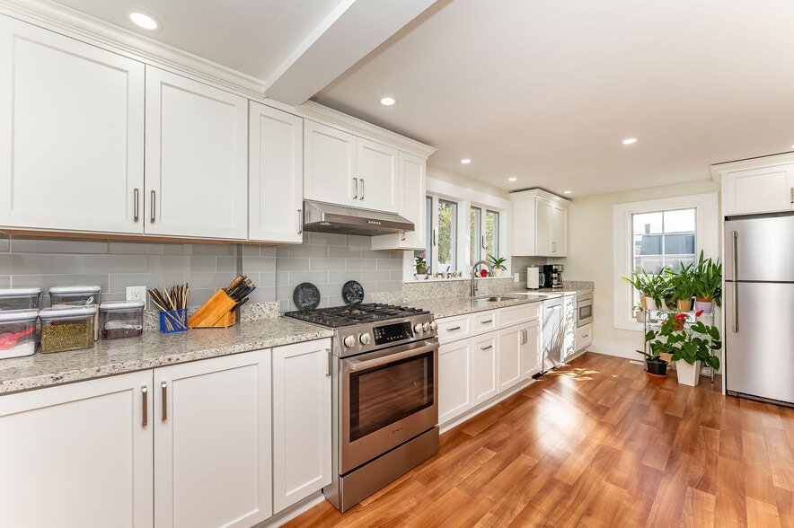 More Photos Of 112 Lafayette Rd, North Hampton General Retail For Sale