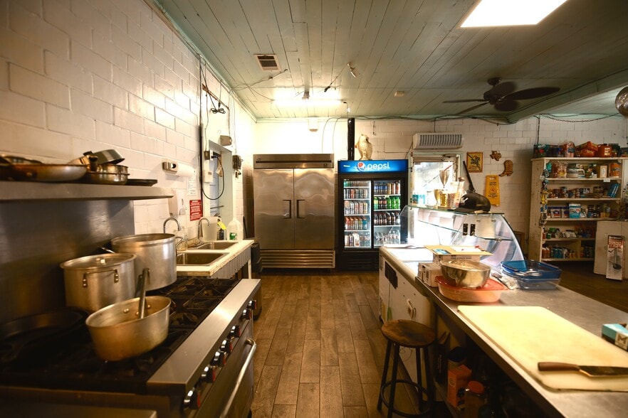 More Photos Of 15745 TX-204, Cushing Specialty For Sale