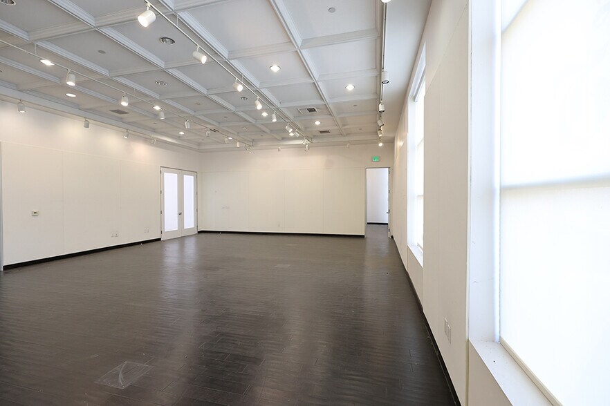 More Photos Of 12723 Wentworth St, Pacoima Warehouse For Lease