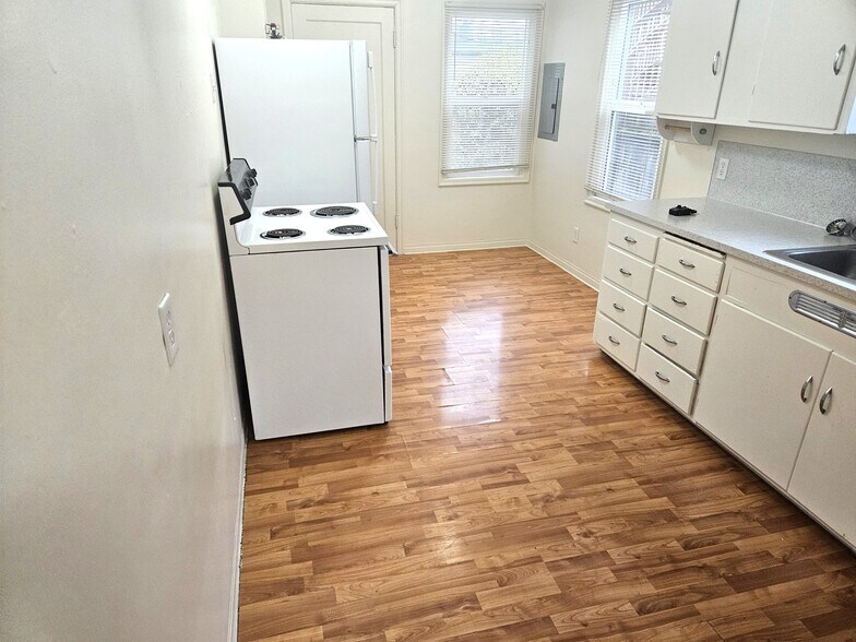 More Photos Of 1233 W 8th Ave, Eugene Apartments For Sale