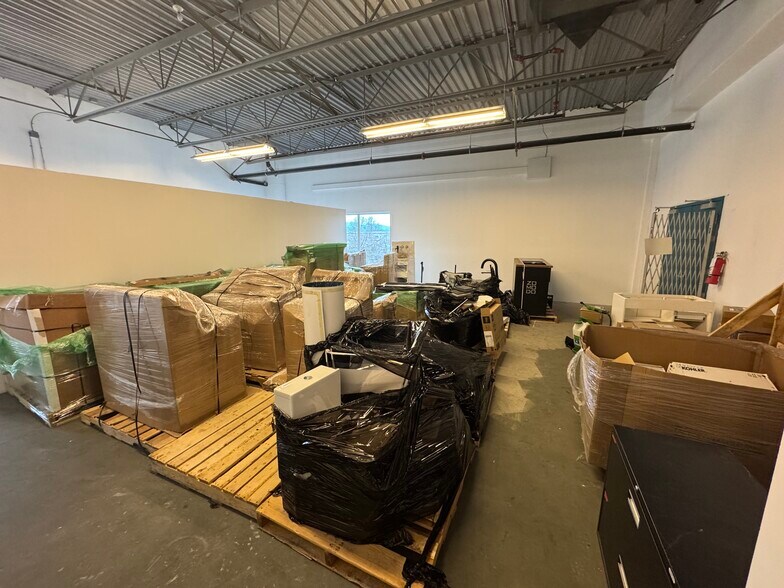 More Photos Of 13070 115 Ave, Surrey Warehouse For Lease