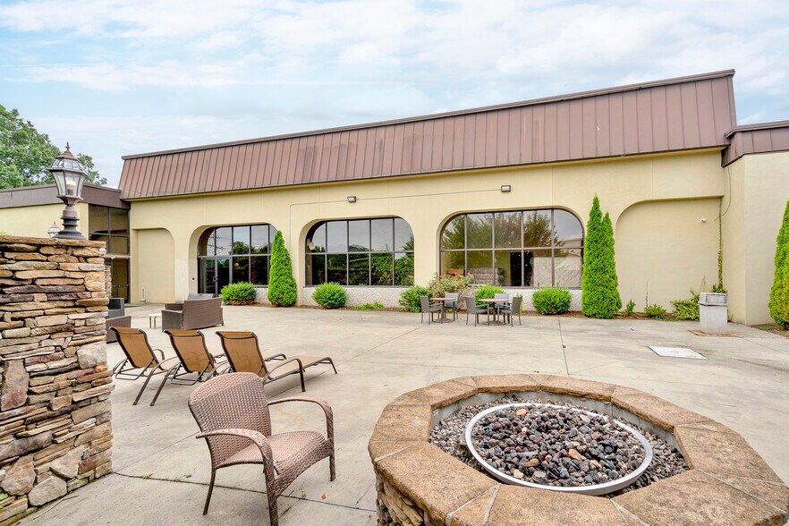 More Photos Of 201 Sugarloaf Rd, Hendersonville Hotel For Sale