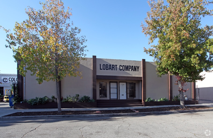 More Photos Of 11239 Ilex Ave, Pacoima Warehouse For Sale
