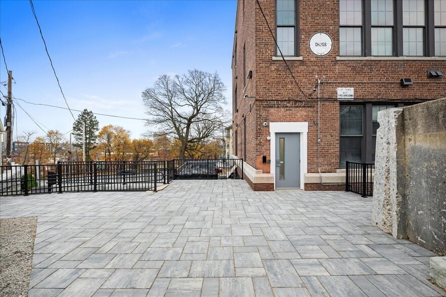 More Photos Of 22 Waverly St, Worcester Apartments For Sale