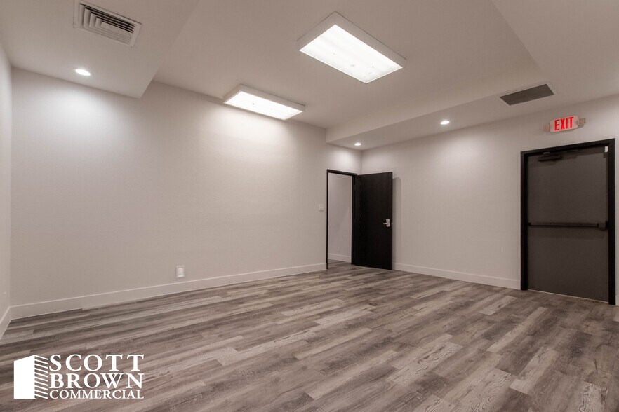 More Photos Of 2400 Worthington St, Denton Medical For Lease