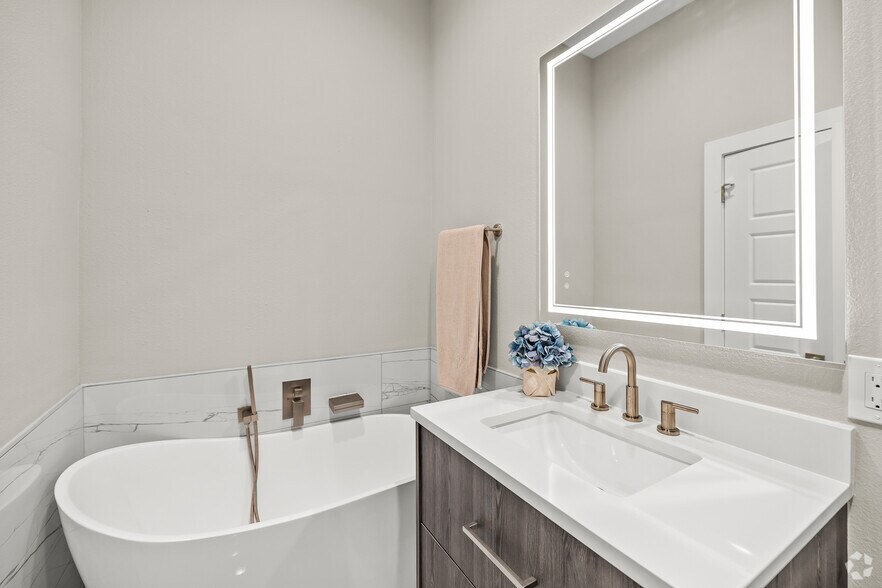 More Photos Of 123 Merritt St, Fort Worth Apartments For Sale