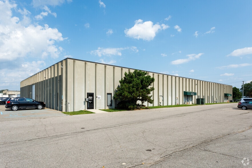 More Photos Of 29031-29045 Airport Dr, Romulus Unknown For Lease