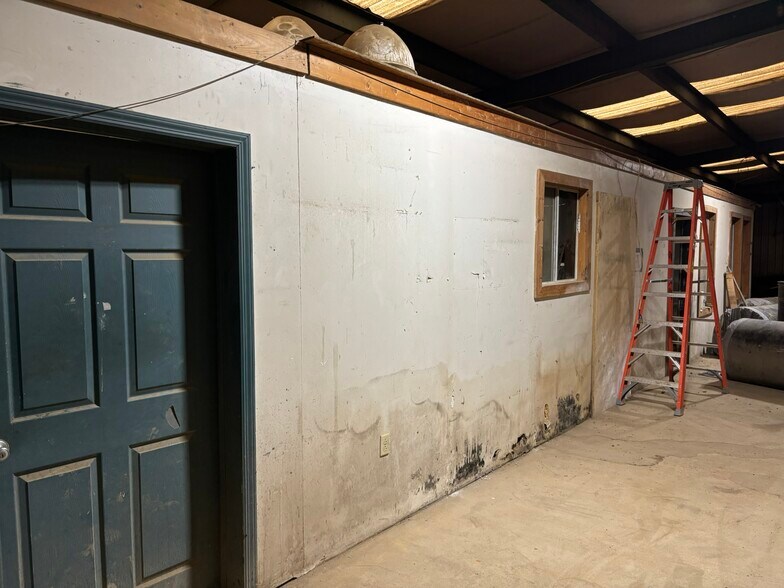 More Photos Of 24 Varner Dr, Claysville Warehouse For Sale