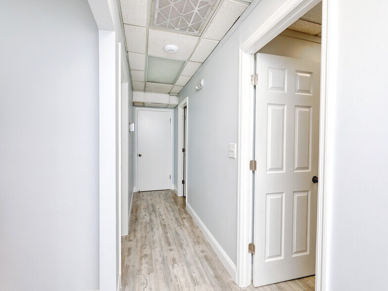 More Photos Of 7880 N University Dr, Tamarac Office Residential For Lease