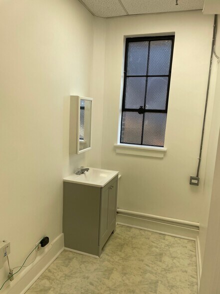 More Photos Of 17-23 N Main St, Port Chester Office For Lease